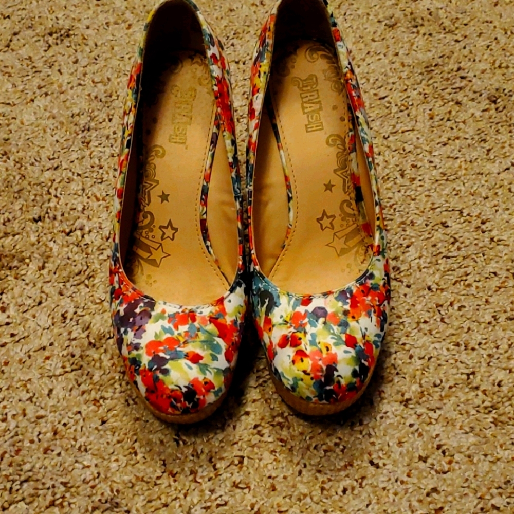 Woman's shoes/wedges